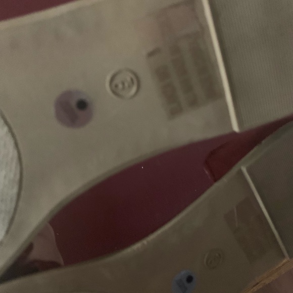 Red flats gold pointed toe - Picture 4 of 5